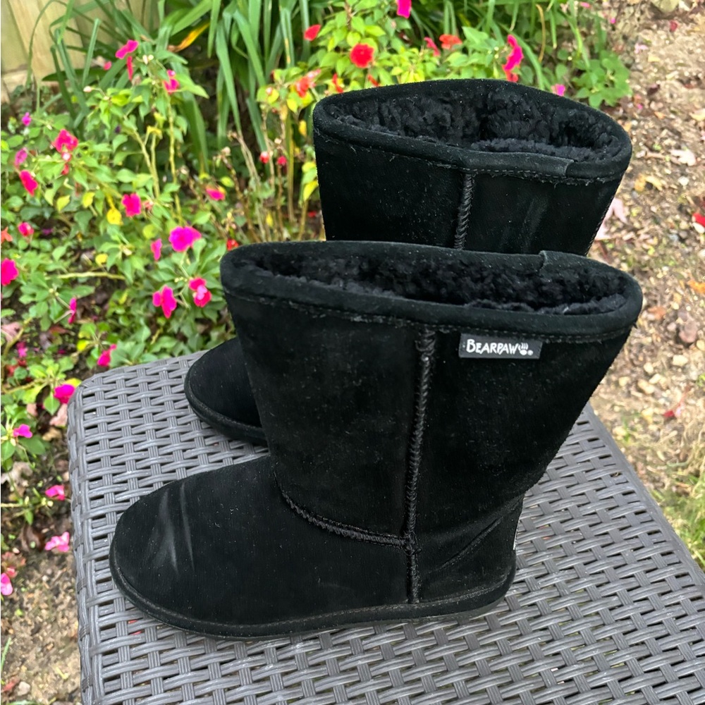 Bearpaw Emma Short Size 8 Boots